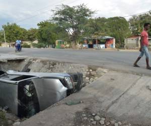 Este vehículo también fue embestido por el bus (Foto: AFP/ El Heraldo Honduras/ Noticias de Honduras)