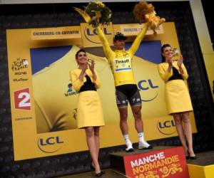 El corredor eslovaco, de 26 años, se viste primera vez de amarillo en el Tour, lo mismo que le había sucedido la víspera a Cavendish, ganador en la playa de Utah.