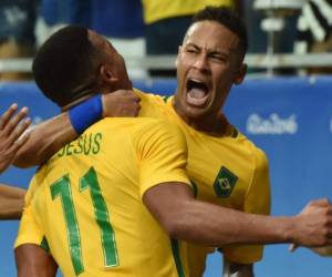 Gabriel Jesús celebra con Neymar el segundo gol de Brasil ante Dinamarca en los Juegos Olímpicos, foto: AFP.