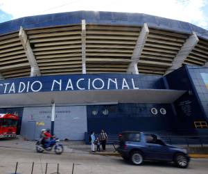 A más de cinco meses de haber cerrado sus puertas para su proceso de rehabilitación, así luce el mítico Estadio Nacional José de la Paz Herrera o simplemente “Chelato Uclés” de 1948, ¿que se ha hecho hasta ahora?... 1. El Estadio Nacional Chelato Uclés se cerró para eventos el 12 de septiembre de 2022 a fin de iniciar los trabajos de remodelación y el cambio del césped de natural a híbrido a un costo de 32,461,691.34 lempiras.