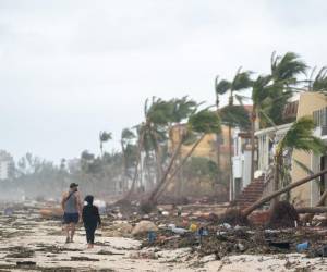 Todavía es demasiado pronto para hacer una evaluación, pero algunos daños materiales ya eran visibles unas horas después del paso del huracán.