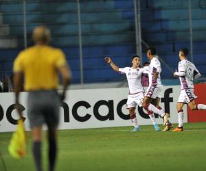 Chirinos fue profesional y se fue con gran velocidad a marcar el primer gol del encuentro.