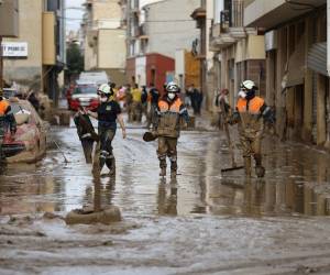 Aunque las labores de limpieza no se detienen, aún hace falta demasiado para que Valencia muestre una mejor cara. Son 17 días desde que la “gota fría” irrumpió la tranquilidad de la zona.