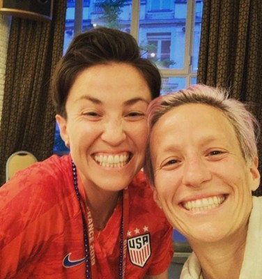 Así vive Rapinoe, controversial capitana de EEUU que desafió a Trump