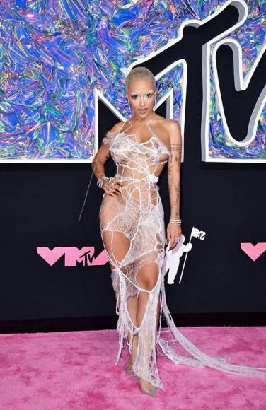 Inspirada en una araña: La historia tras el peculiar vestido que vistió Doja Cat en los VMAs