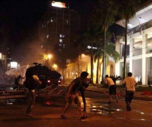 Los ciudadanos le metieron fuego a la primera planta del edificio del Congreso de Paraguay.