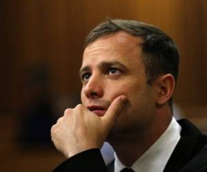 Oscar Pistorius es acusado de asesinar a su esposa.