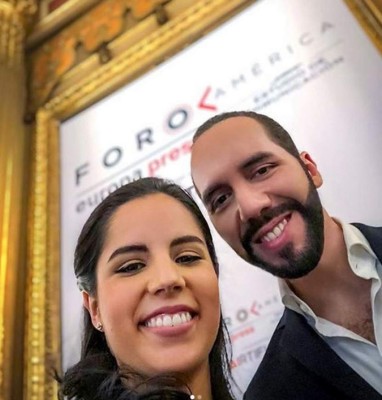 Entre El Amor Y La Politica Las Tiernas Fotos De Nayib Bukele Y Gabriela Rodriguez