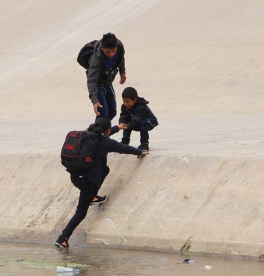 FOTOS: El dolor de los migrantes varados en la frontera para solicitar asilo en Estados Unidos