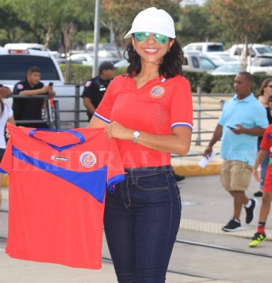 ¡Linduras! Ellas adornan el BBVA Compass en la segunda jornada de la Copa Oro