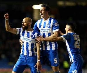 Los jugadores del Brighton celebran su ascenso a Primera División de Inglaterra (Foto: @SpheraSports)