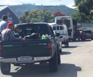 El tráfico vehicular ha aumentado considerablemente en la salida al sur de Tegucigalpa, donde largas filas de autos se reportan debido al éxodo de capitalinos que aprovechan el largo asueto para visitar a sus familiares o disfrutar de destinos turísticos.