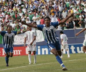 Copa Oro 2007. Honduras Vrs Mexico. Celebracion de Carlo Costly delantero de honduras junto a Carlos Pavón.