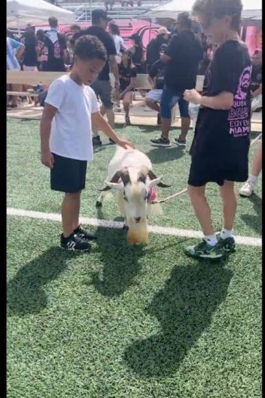 Retrasada por fuerte lluvia y locura de aficionados: así se vive la presentación de Messi en Inter Miami