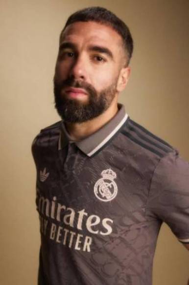 Real Madrid presenta su tercera equipación con Mbappé y una leyenda como protagonistas