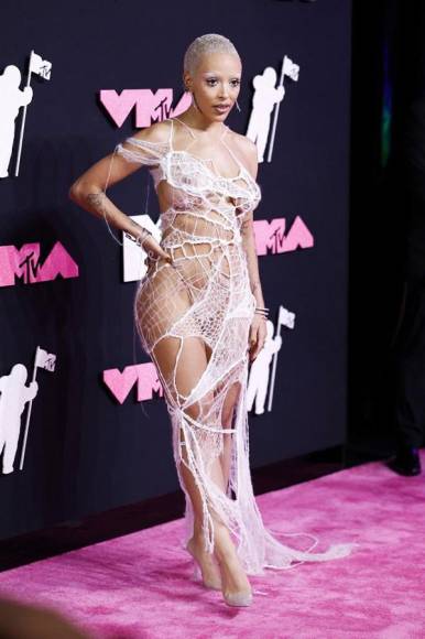 Inspirada en una araña: La historia tras el peculiar vestido que vistió Doja Cat en los VMAs