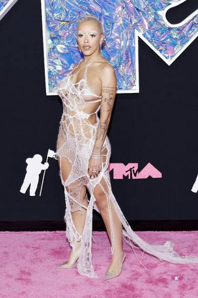 Inspirada en una araña: La historia tras el peculiar vestido que vistió Doja Cat en los VMAs