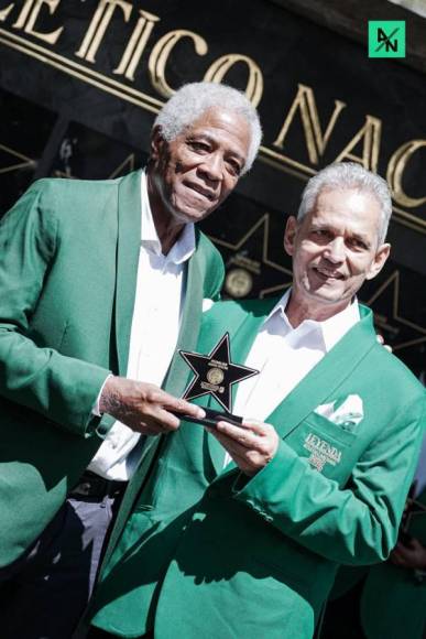 Reinaldo Rueda es homenajeado junto a otras leyendas del Atlético Nacional de Colombia