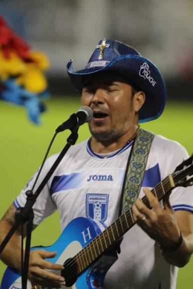 Las mejores pancartas que engalanaron el estadio Nacional en el Honduras-México