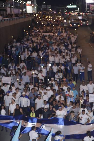 Así avanza marcha de las antorchas que exige renuncia de Xiomara Castro