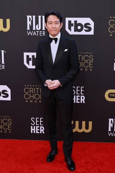 Derroche de belleza y elegancia: así fue la alfombra roja de los Critics Choice Awards 2022