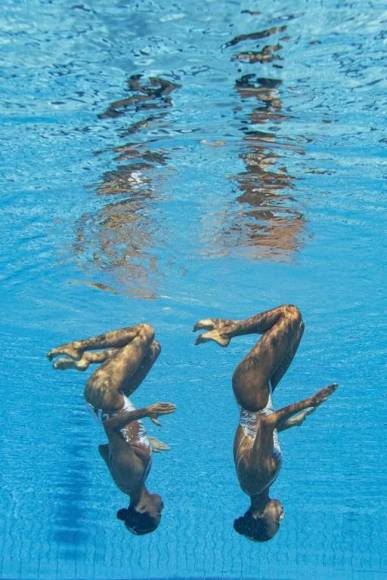 La heroica acción de una entrenadora para salvar a nadadora que se desmayó en pleno Mundial de Natación (Fotos)