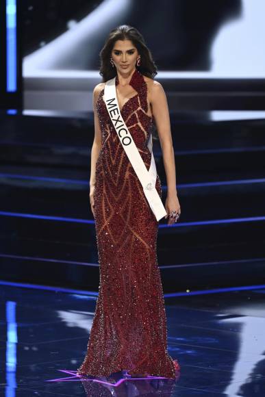 Las latinas destacaron con sus vestidos de gala en el Miss Universo