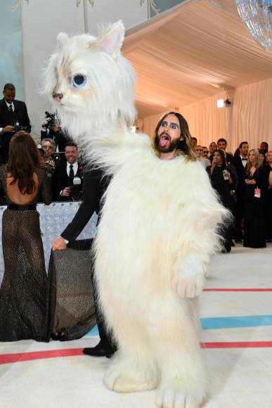 ”¿Quién es este?”: Jared Leto se robó las miradas en la Met Gala