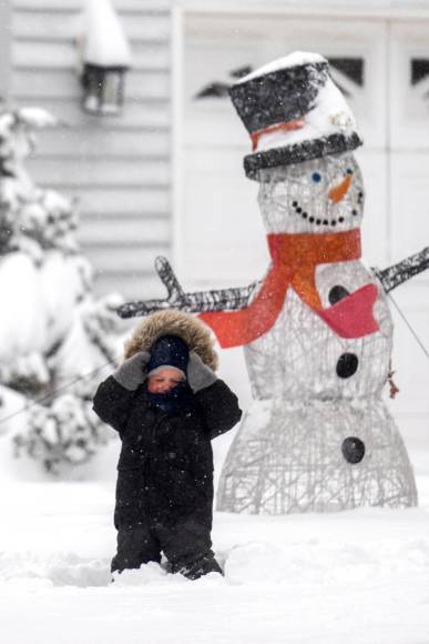 Las impresionantes imágenes de la “histórica” tormenta de nieve que azota el este de EEUU