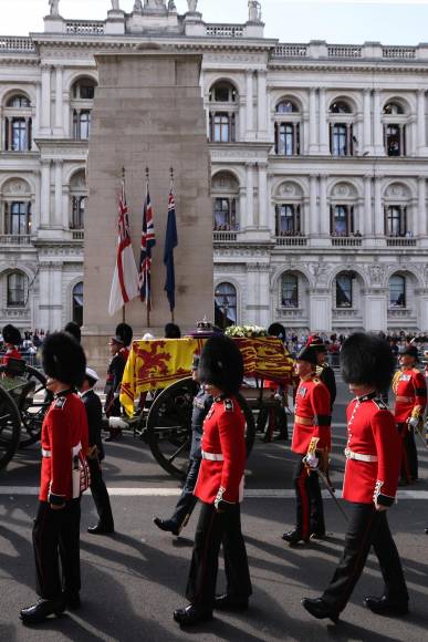 Londres inicia el multitudinario adiós para la reina Isabel II