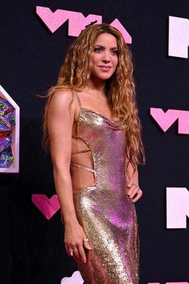 Shakira y sus hijos desfilan por la alfombra de los MTV VMA’s 2023