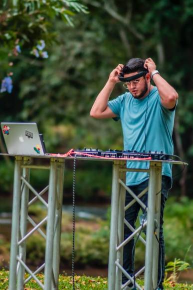 DJ Nando HN, el joven hondureño que le pone ritmo a las redes sociales