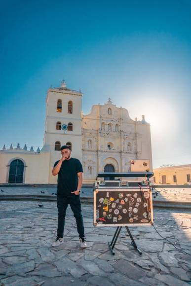 DJ Nando HN, el joven hondureño que le pone ritmo a las redes sociales