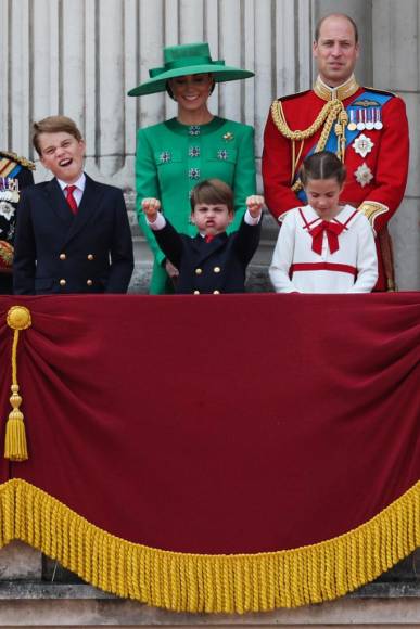 Las imágenes del desfile de Carlos III por su cumpleaños