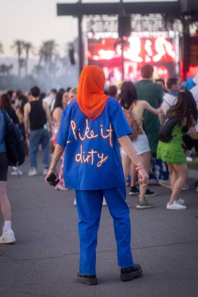 Coloridos y alocados looks se lucen en Coachella 2023