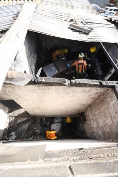 Retiran cadáveres de las cinco víctimas del incendio en Ciudad Lempira