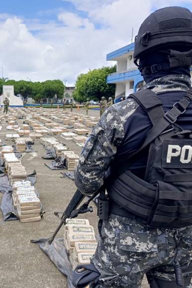 Más de 20 toneladas de cocaína incautan en operativo militar en Ecuador