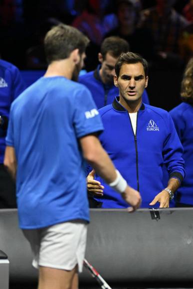 El rey se despidió como un caballero: Federer se enfrentó a su último juego acompañado de Nadal, su eterno rival