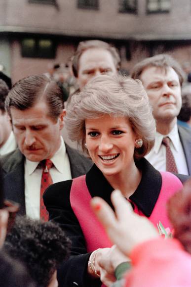 Infancia conflictiva, un falso cuento de hadas y un polémico divorcio: así fue la vida de la princesa Diana