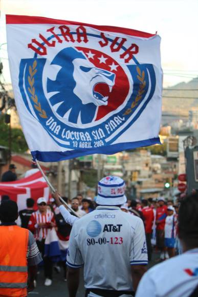 La espectacular llegada de la Ultra Fiel para la Gran Final