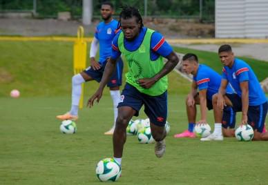 ¡Dos bajas! El 11 titular del Olimpia para juego ante Águila de El Salvador