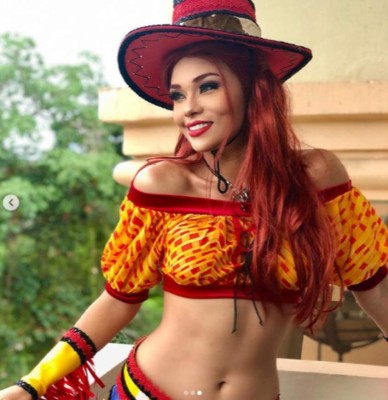 FOTOS: Sirey Morán causa sensación en desfile de la Feria Juniana con disfraz de la vaquerita de Toy Story