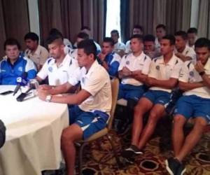 Los seleccionados salvadoreños ofrecieron una conferencia de prensa para dar a conocer el hecho (Foto: Redes)