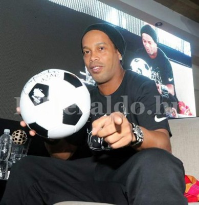 Fotos: Los momentos que no viste en TV de la llegada de Ronaldinho a Honduras