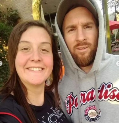 Messi visita un mall en Argentina para tomarse una foto tamaño carné y causa furor entre los empleados