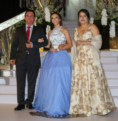 DelCampo International School: Memorable desfile de padres e hijas en la Prom 2017