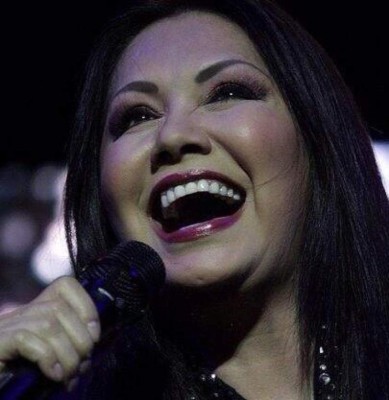 'Fui adoptada por una familia amorosa': Crecen teorías del supuesto parentesco entre Andrea Meza y Ana Gabriel