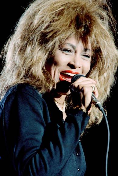 Tina Turner: Una leyenda de la música que trascendió barreras y cautivó al mundo