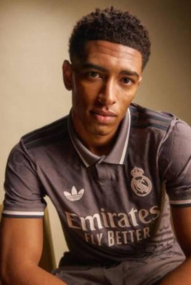 Real Madrid presenta su tercera equipación con Mbappé y una leyenda como protagonistas