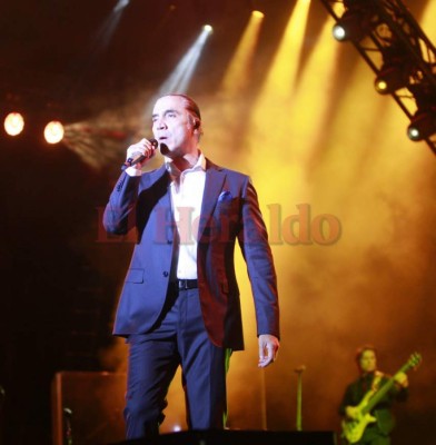 'Rompiendo Fronteras': Alejandro Fernández emocionó a Honduras con espectacular concierto